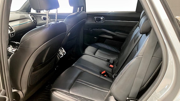Kia Sorento 9 of 12