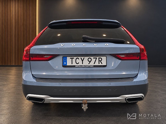 Volvo V90 Cross Country 4 of 14