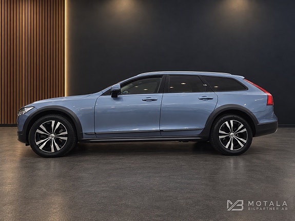 Volvo V90 Cross Country 7 of 14