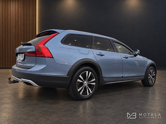 Volvo V90 Cross Country 3 of 14