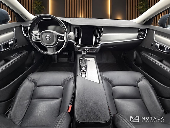 Volvo V90 Cross Country 9 of 14