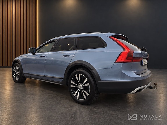 Volvo V90 Cross Country 8 of 14