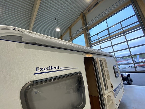 Hobby 460 UFE Dubbelbädd, Markis, Vitrinskåp, Truma 17 of 17