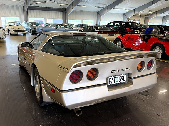 Chevrolet Corvette 5 of 13