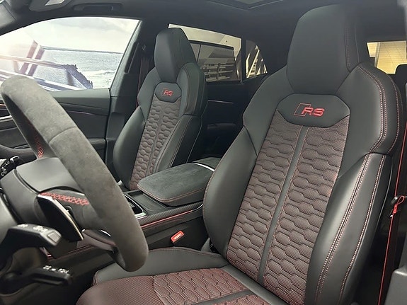 Audi RS Q8 4 of 5