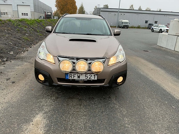 Subaru Outback 4 of 10
