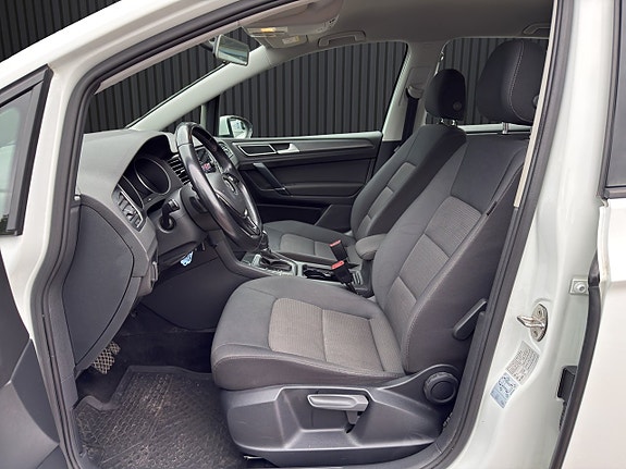 Volkswagen Golf Sportsvan 10 of 19