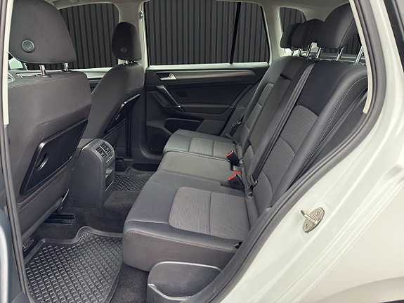 Volkswagen Golf Sportsvan 14 of 19