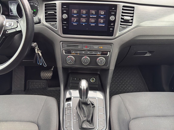 Volkswagen Golf Sportsvan 17 of 19