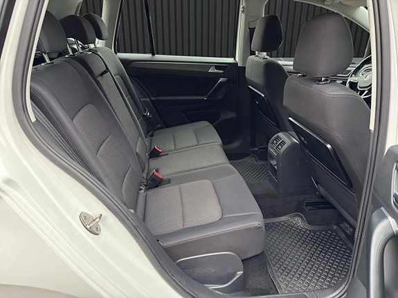 Volkswagen Golf Sportsvan 13 of 19