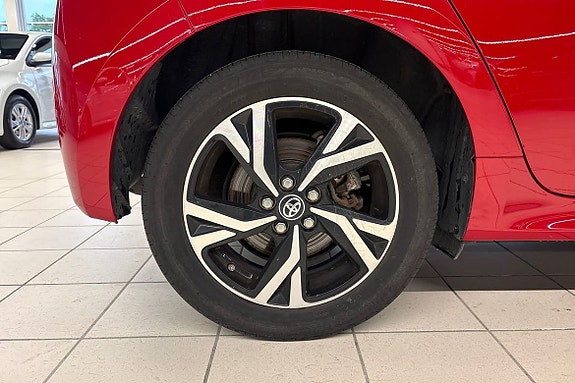 Toyota Yaris 17 of 21