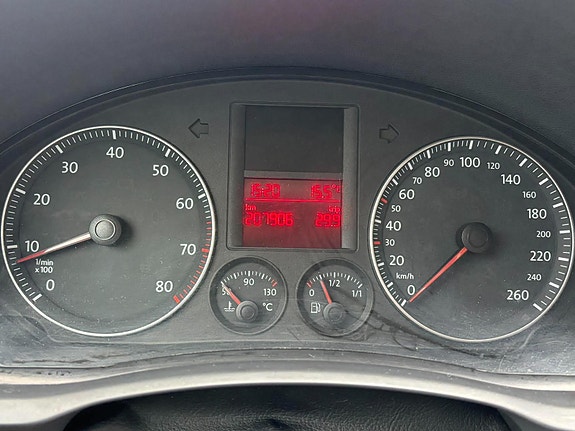 Volkswagen Golf V 8 of 9