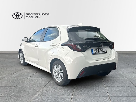 Toyota Yaris 3 of 11