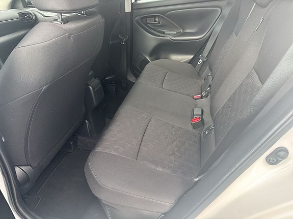 Toyota Yaris 8 of 11