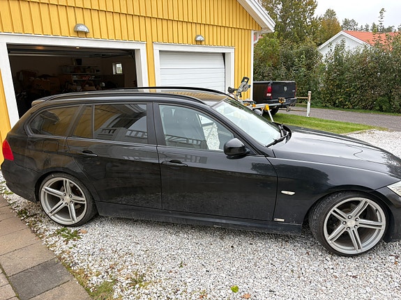 BMW 320d 3 of 5