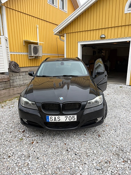 BMW 320d 2 of 5