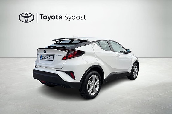 Toyota C-HR 3 of 21