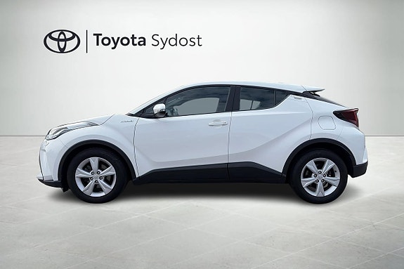Toyota C-HR 4 of 21