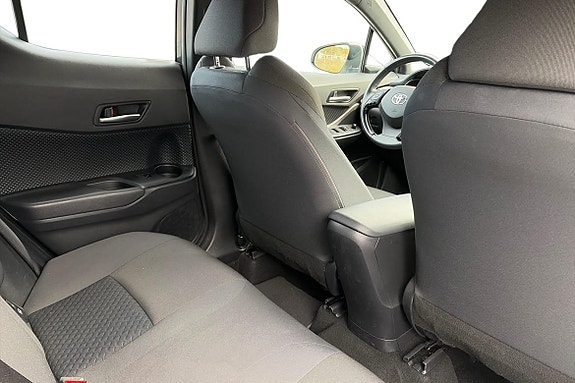 Toyota C-HR 8 of 21