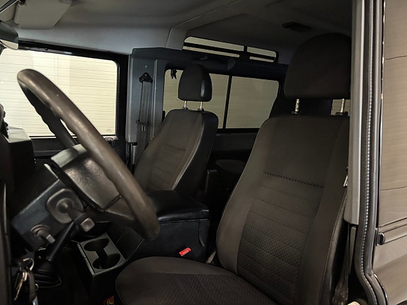 Land Rover Defender 90 9 of 24