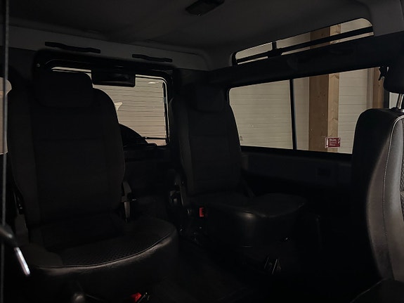 Land Rover Defender 90 20 of 24