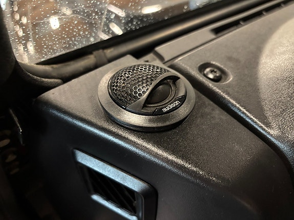 Land Rover Defender 90 11 of 24