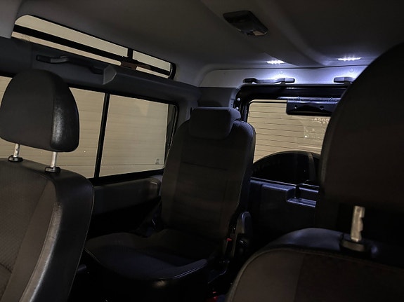 Land Rover Defender 90 10 of 24