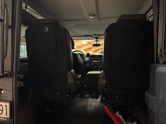 Land Rover Defender 90 22 of 24