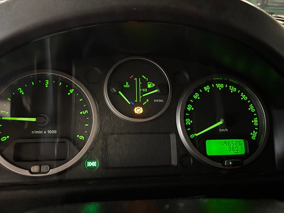 Land Rover Defender 90 13 of 24