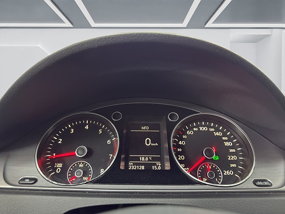 Volkswagen Passat 11 of 13