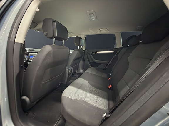 Volkswagen Passat 9 of 13
