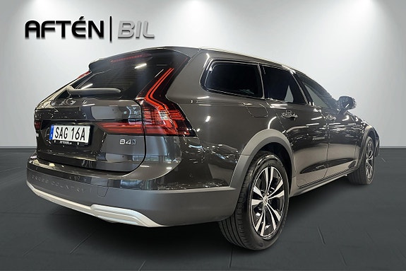 Volvo V90 Cross Country 10 of 25