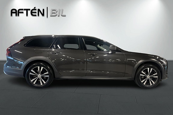 Volvo V90 Cross Country 7 of 25