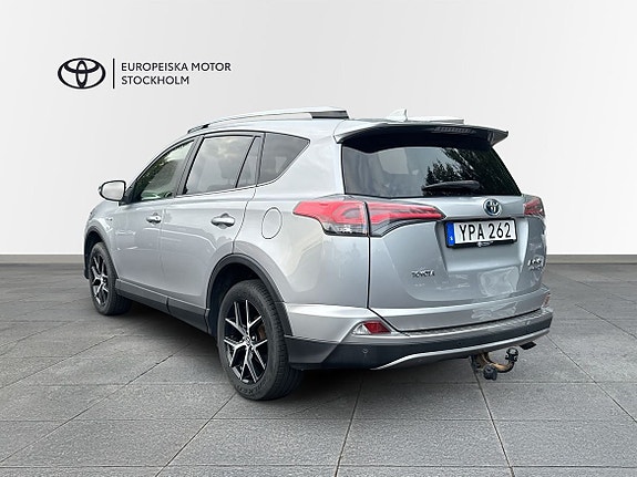 Toyota RAV4 3 of 11