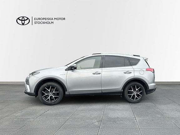 Toyota RAV4 4 of 11