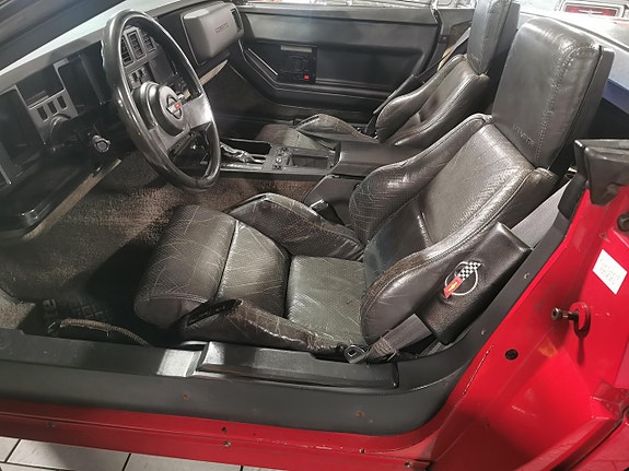 Chevrolet Corvette 7 of 13