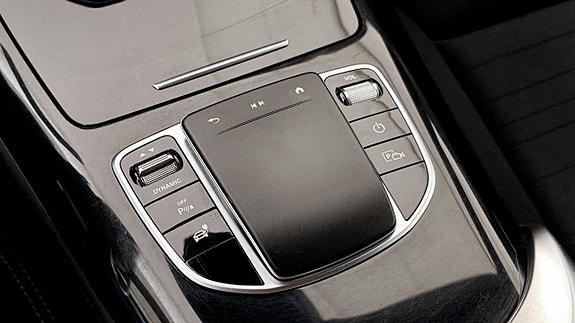 Mercedes-Benz EQC400 22 of 26