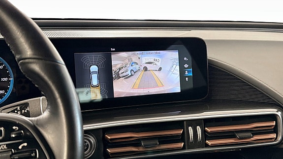 Mercedes-Benz EQC400 12 of 26