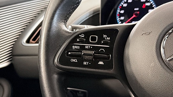 Mercedes-Benz EQC400 23 of 26