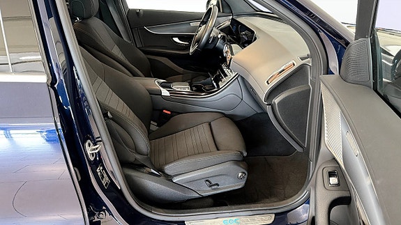 Mercedes-Benz EQC400 3 of 26