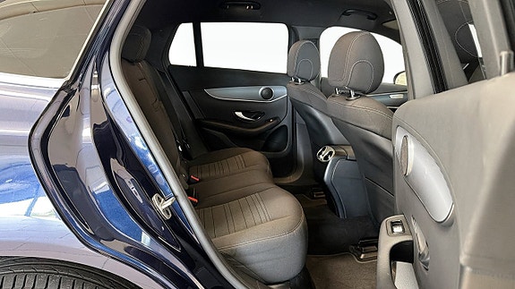 Mercedes-Benz EQC400 5 of 26