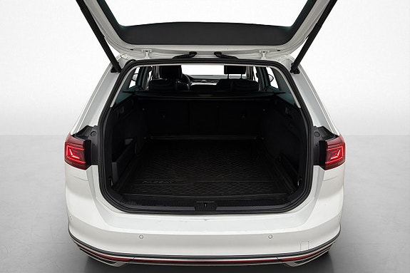 Volkswagen Passat Alltrack 8 of 26