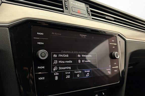 Volkswagen Passat Alltrack 18 of 26
