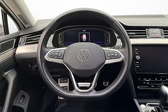 Volkswagen Passat Alltrack 12 of 26