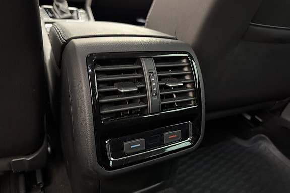 Volkswagen Passat Alltrack 23 of 26
