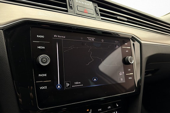 Volkswagen Passat Alltrack 19 of 26