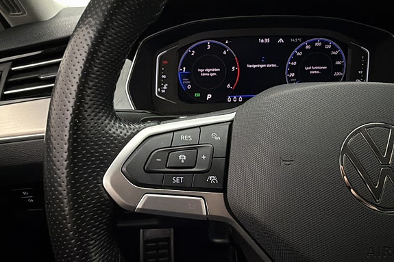 Volkswagen Passat Alltrack 13 of 26