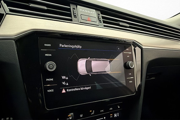 Volkswagen Passat Alltrack 16 of 26