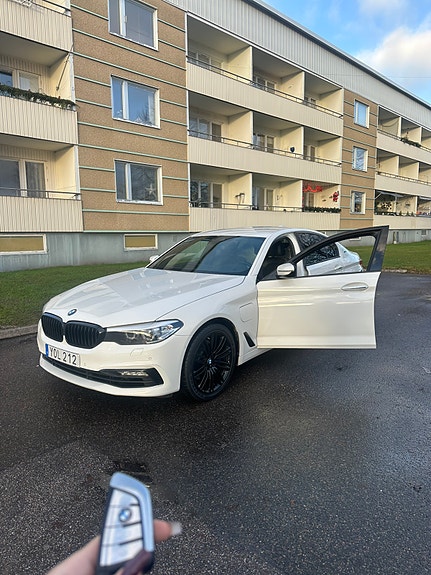 BMW 530e 2 of 7