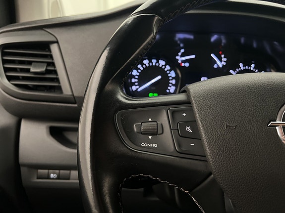 Opel Vivaro 19 of 30